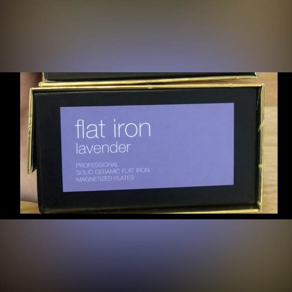 Soleil bundle all NWT flat iron, pad, and comb. - Picture 4 of 5